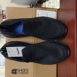 New in box size 11 everlight slip on soft stretchy  top. Slip resistant bottom.